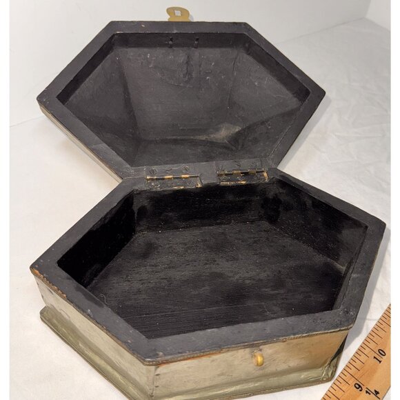 Antique Hexagonal Metal Jewelry Box With Latch Closure display picture 1